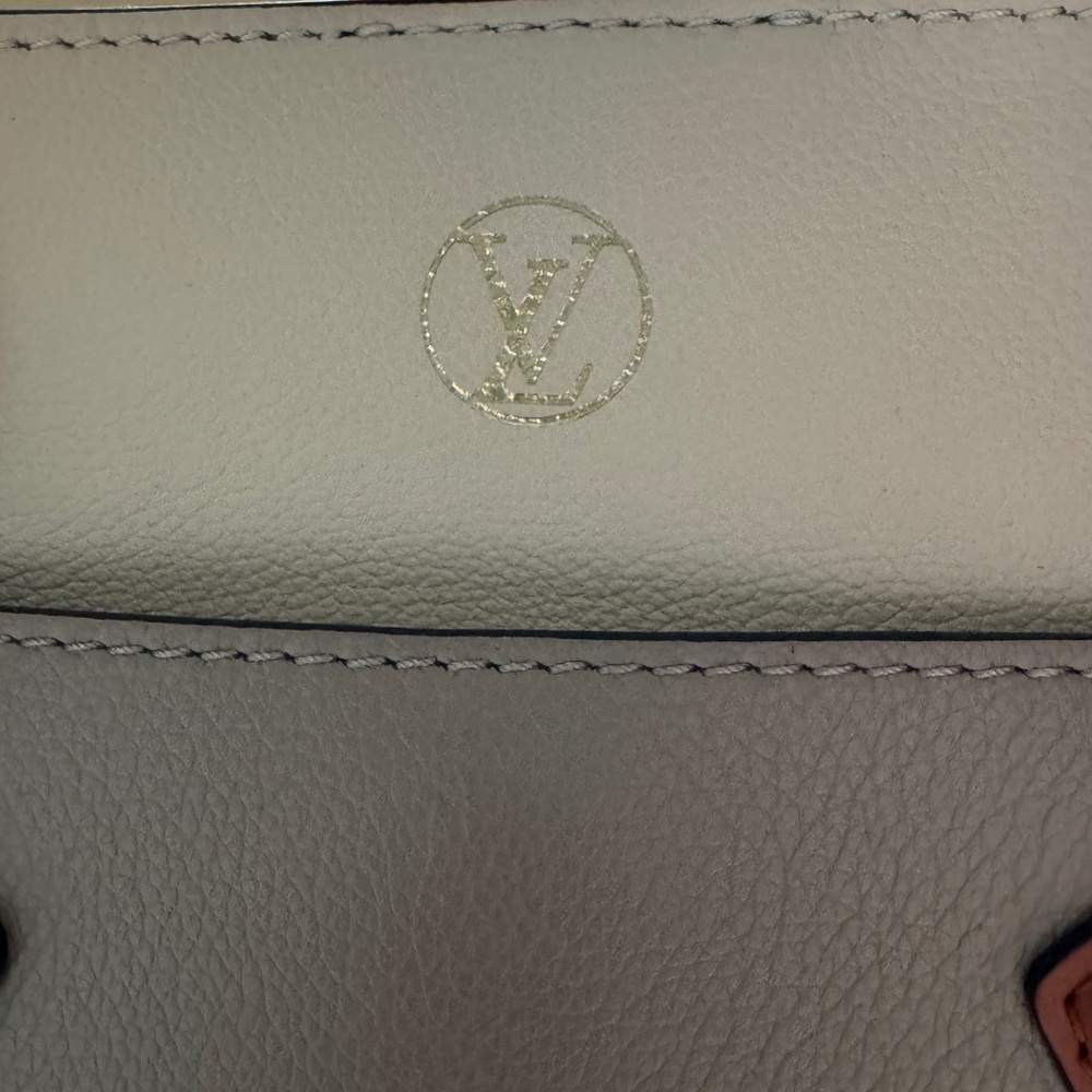 Louis Vuitton On My Side - Picture 6 of 11